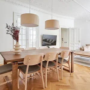 Large & Modern Flats In Family Friendly Neighbourhood Apartment